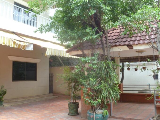 4 Bedroom Villa for Sale in Phnom Penh - Phsar Doeum Thkov
