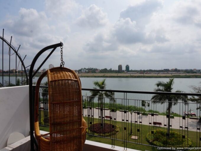 1 Bedroom Apartment on Riverside