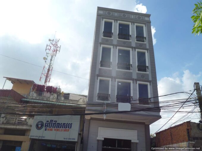 Commercial building in Tonle Bassac