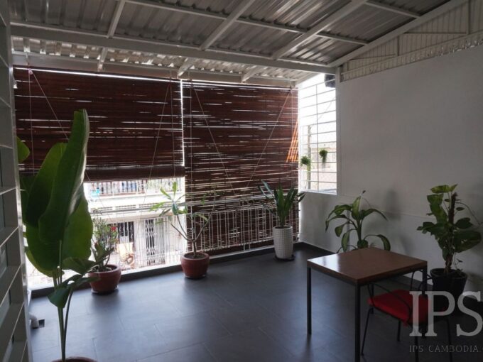 Nice large studio with a nice terrace