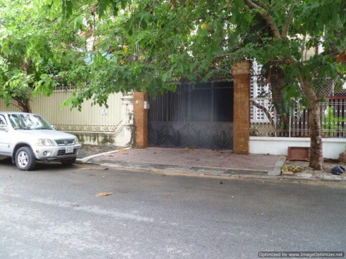 2 Bedroom Apartment in Daun Penh