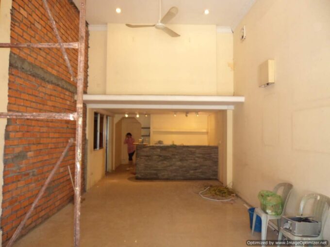 Shopfront Property in Daun Penh.