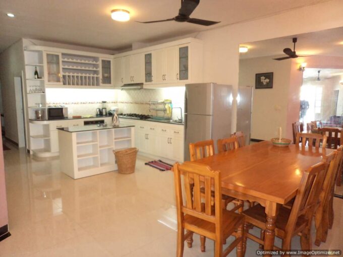 3 Bedroom Apartment in Daun Penh
