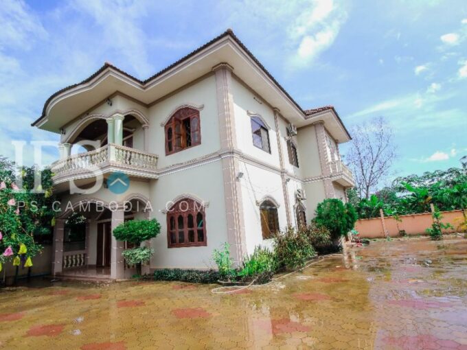 5 Bedrooms Villa for Rent in Siem Reap