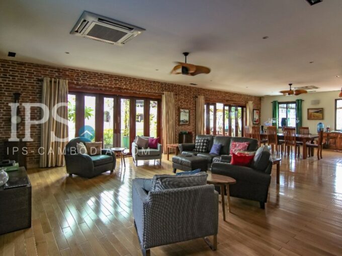 Daun Penh  - 3 Bedrooms Plus Study Room Duplex Apartment for Sale