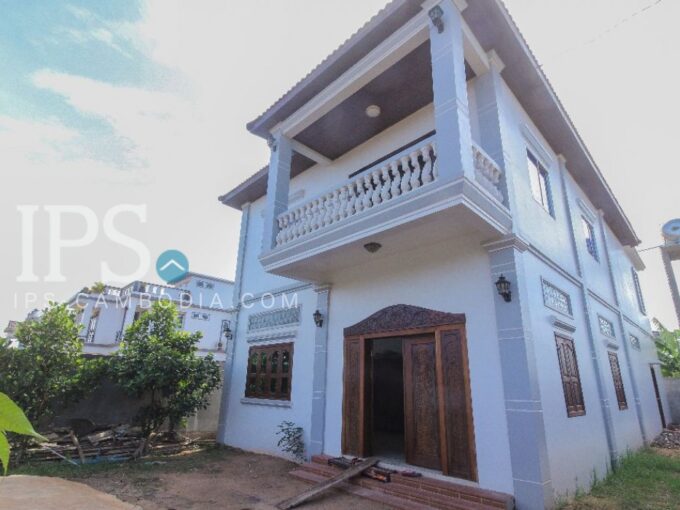 6 Bedroom House for Sale - Svay Dong Kom