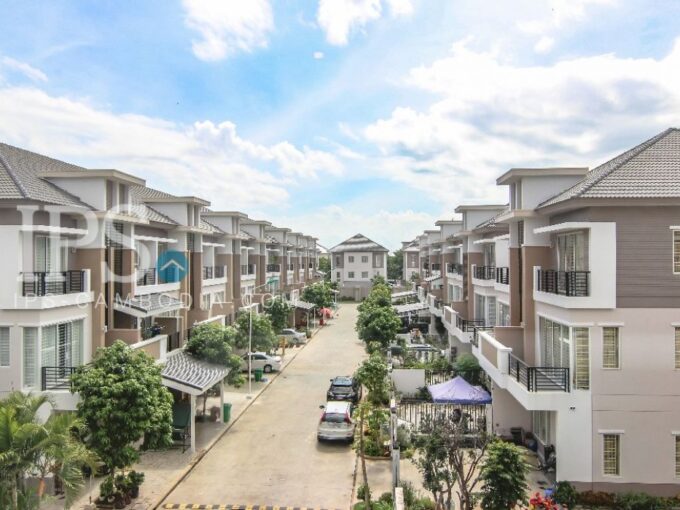 4 Bedroom Townhouse for Sale - Chbar Ampov