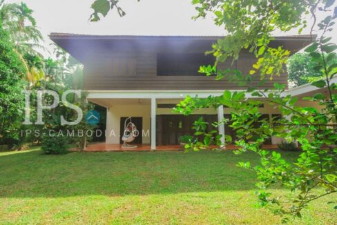 5 Bedroom Villa with Huge Yard for Sale - Siem Reap