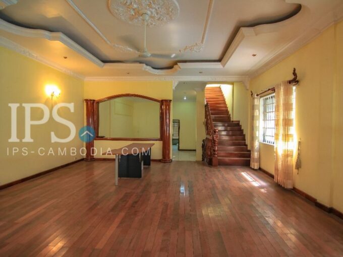Commercial Property with 3 Rooms for Rent - BKK3