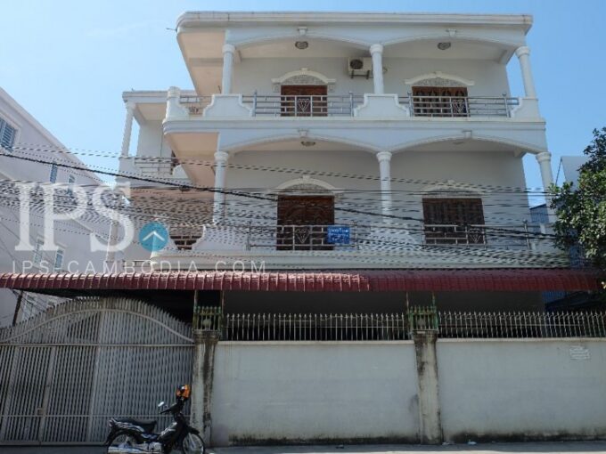 Villa For Sale - Street 2004