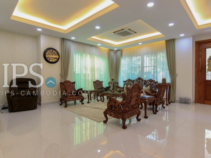 5 Bedroom Villa  Townhouse For Rent - Tonle Bassac