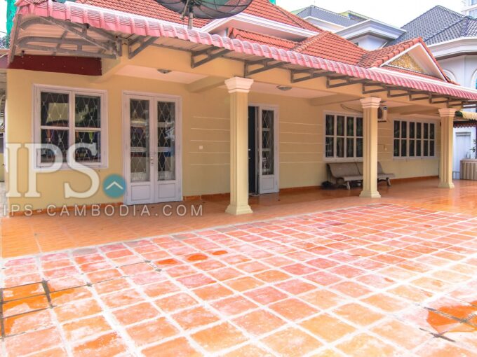2 Bedroom Flat With Balcony For Rent - BKK1