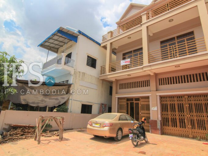 4 Bedroom Townhouse For Sale - Kakab