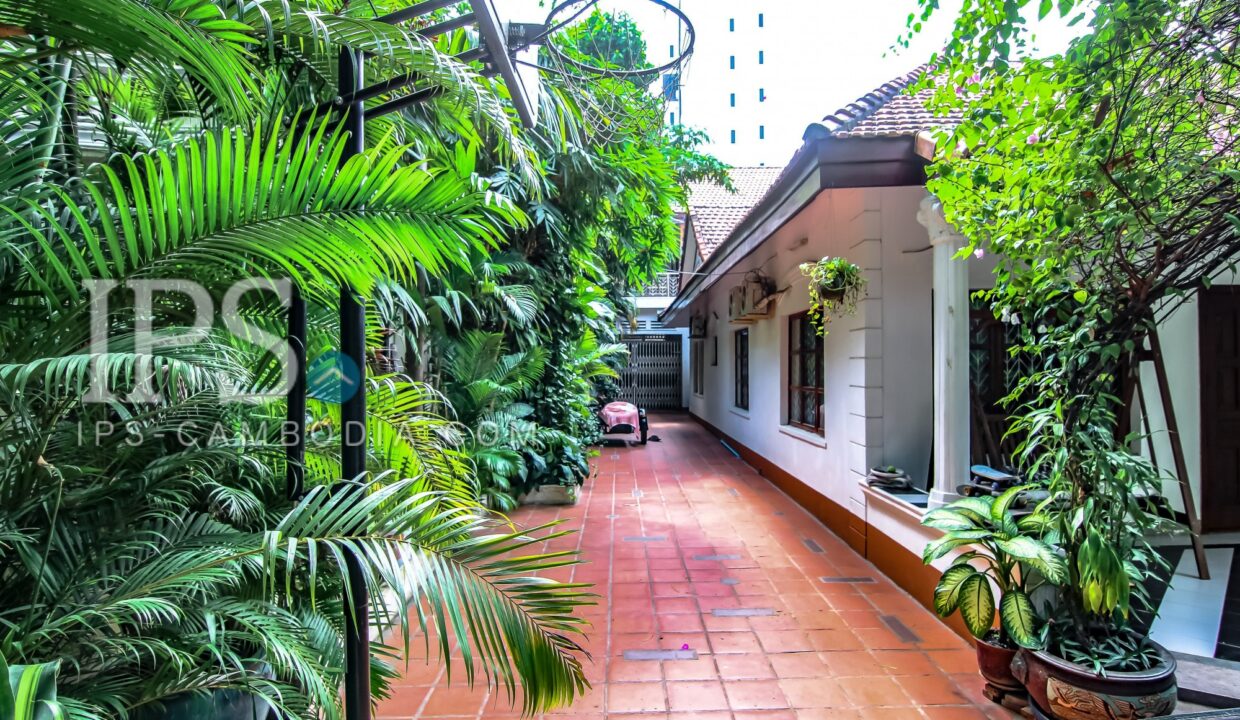 6 Bedroom Commercial Villa for Rent - Tonle Bassac