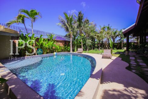 4 Bedroom Modern and Wooden Style Villa  For Rent - Svay Dangkum