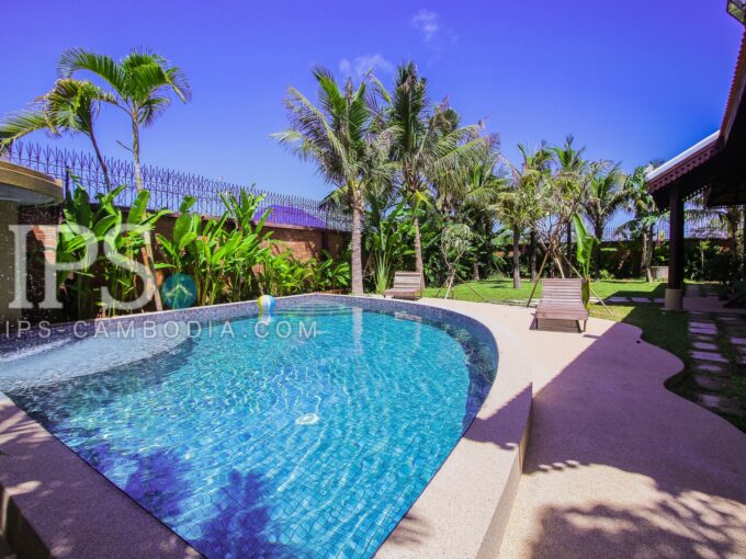 4 Bedroom Modern and Wooden Style Villa  For Rent - Svay Dangkum