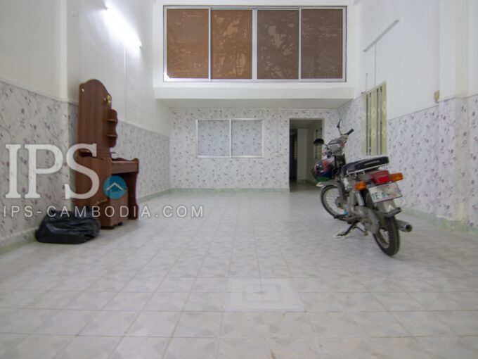 3 Bedroom Shophouse For Rent - BKK1