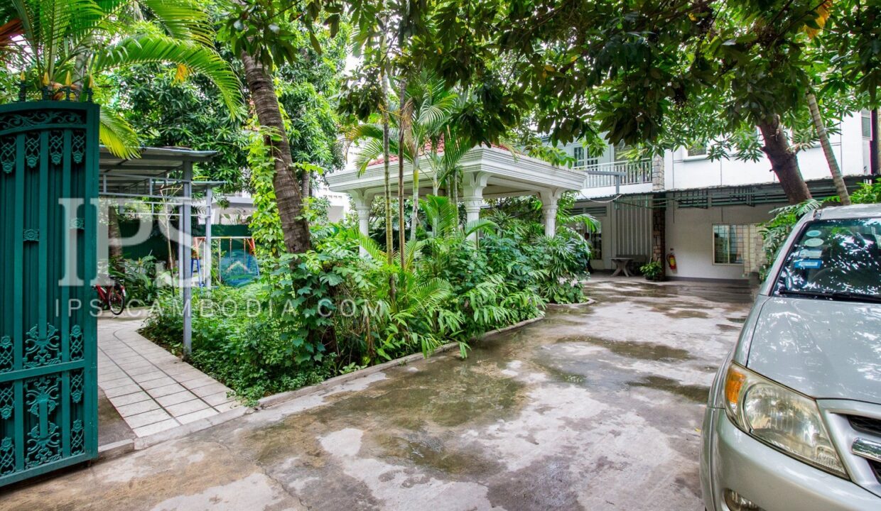 8 Room Villa For Rent - BKK1