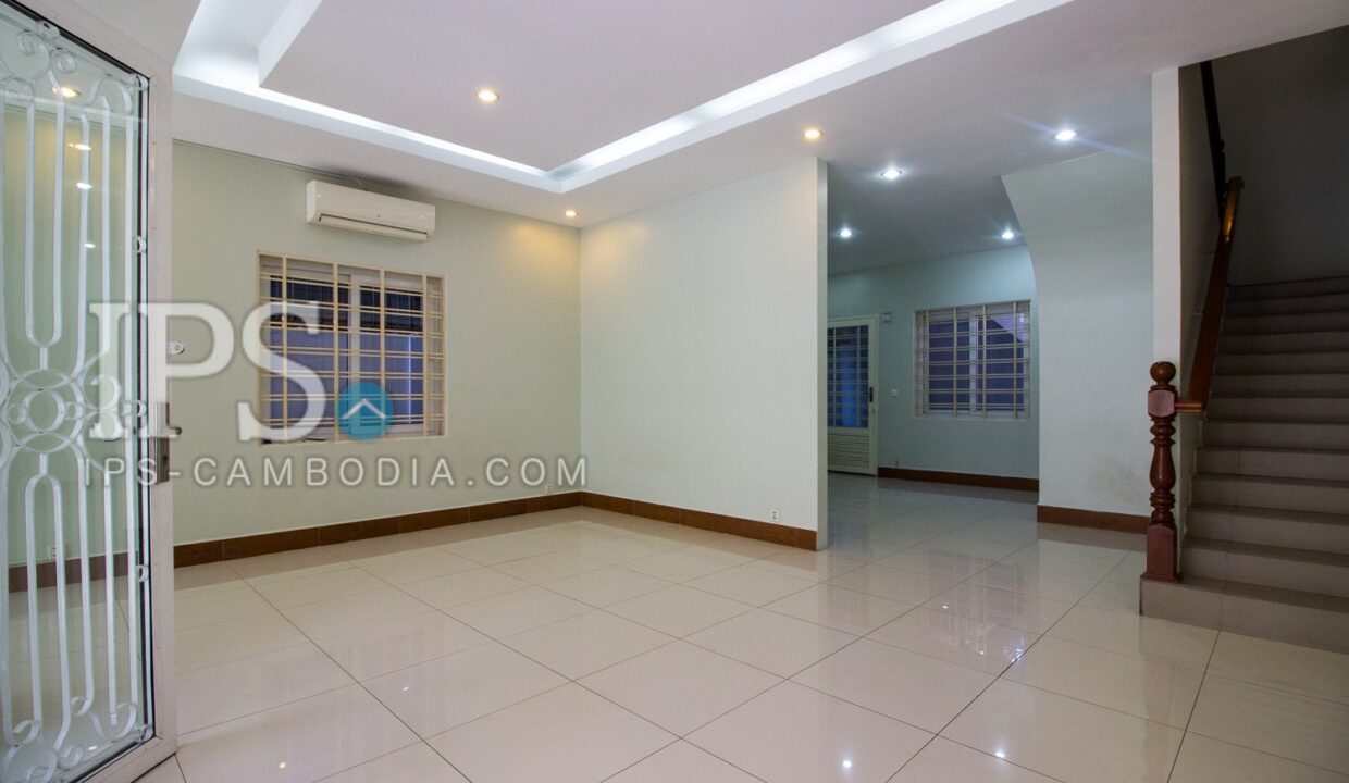 5 Bedroom Townhouse For Rent - Toul Tum Poung 2