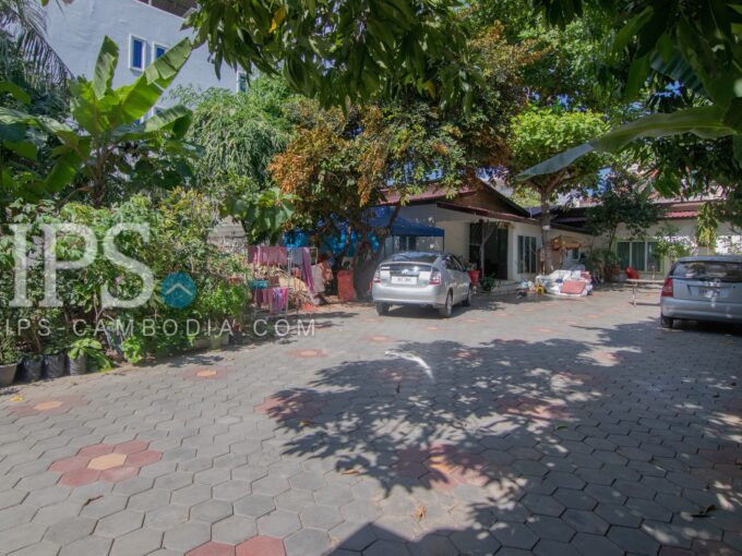 5 Bedrooms Villa For Sale - Boeung Tumpun