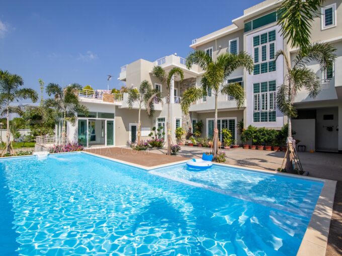 6 Bedroom Villa  For Sale - Preaek Aeng