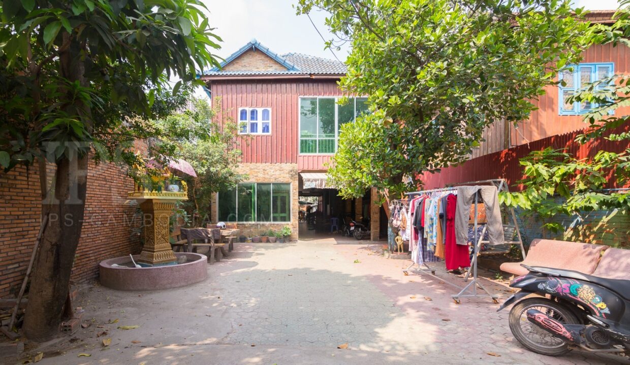 4 Bedrooms House For Sale - Nirouth