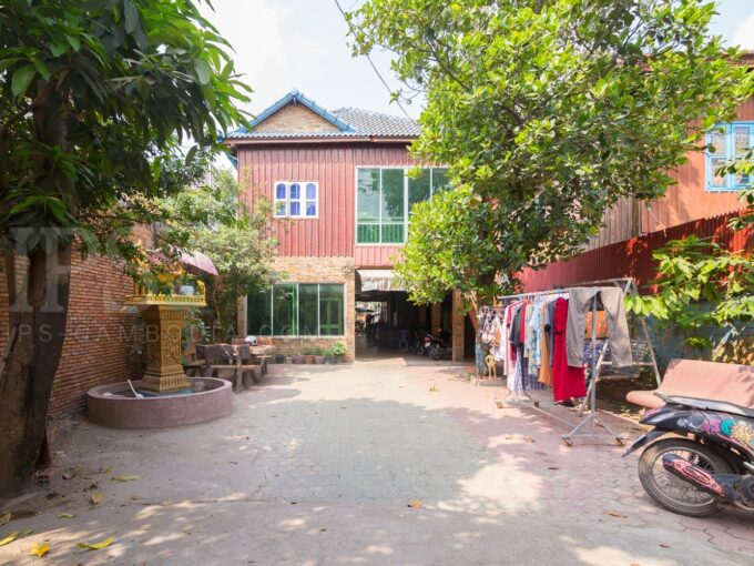4 Bedrooms House For Sale - Nirouth