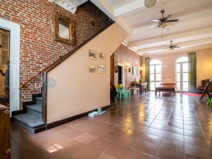 5 Bedroom Apartment For Rent - Daun Penh