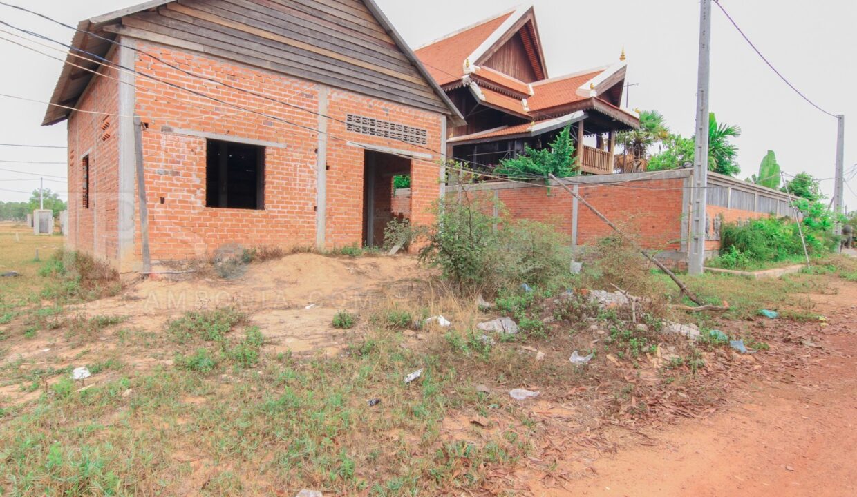 210 sq.m. Land For Sale - Sambour