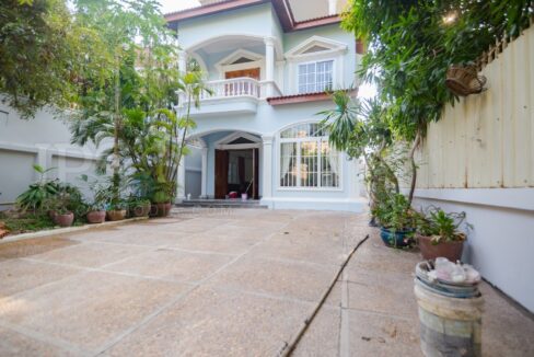 3 Bedroom Villa For Rent - Tonle Bassac