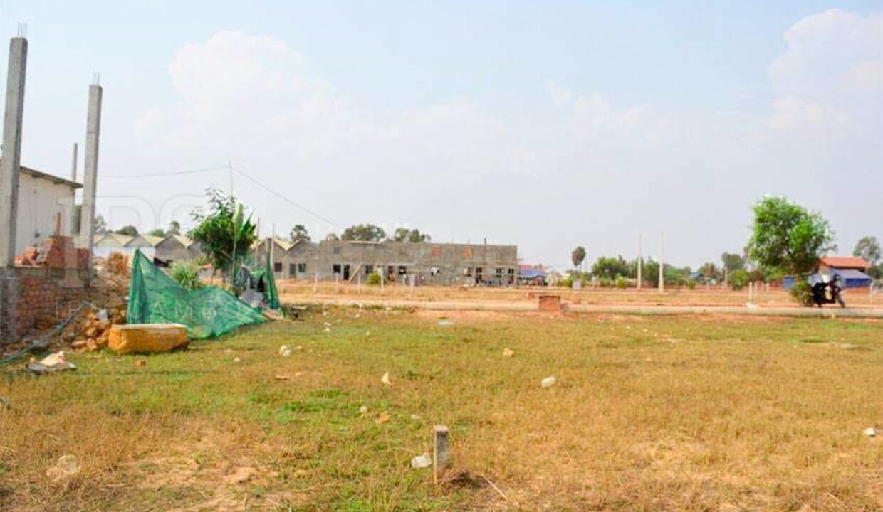 180 sq.m. Land For Sale - Bakong District