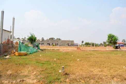 180 sq.m. Land For Sale - Bakong District