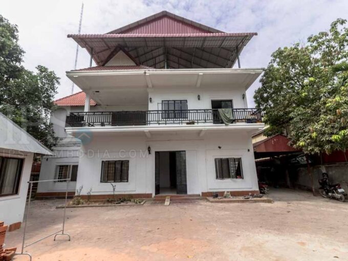 Land with 8 Bedroom House For Sale - Wat Bo