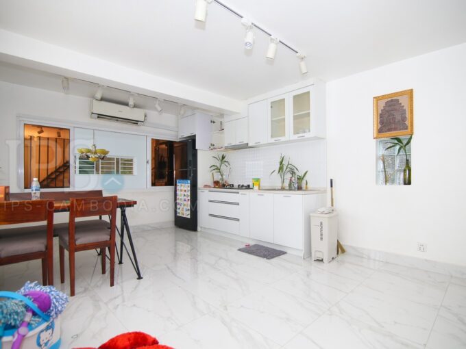 2 Bedroom Townhouse For Rent - Toul Tum Poung
