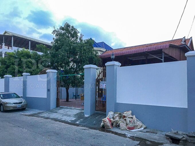 5 Bedroom Townhouse  For Rent - Boeung Tumpun