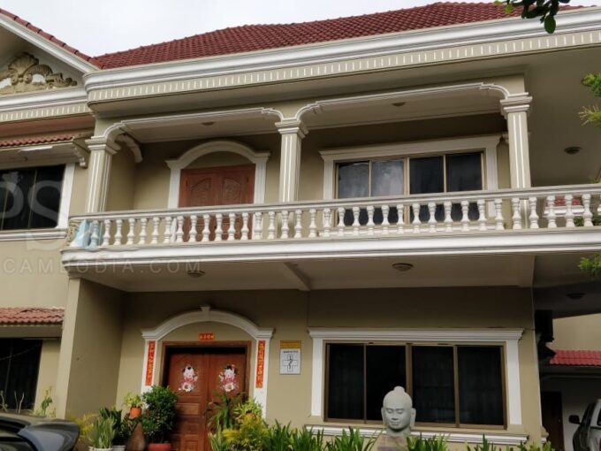 5 Bedroom Commercial Villa For Rent - BKK1