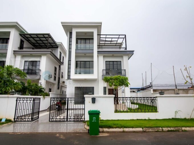 5 Bedroom Villa For Rent - Chak Angrae Kraom