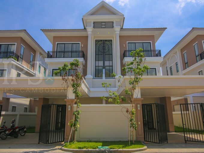 4 Bedrooms Twin Villa For Sale- Chak Angrae Kraom