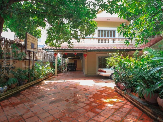 10 Bedrooms Villa For Rent in BKK1