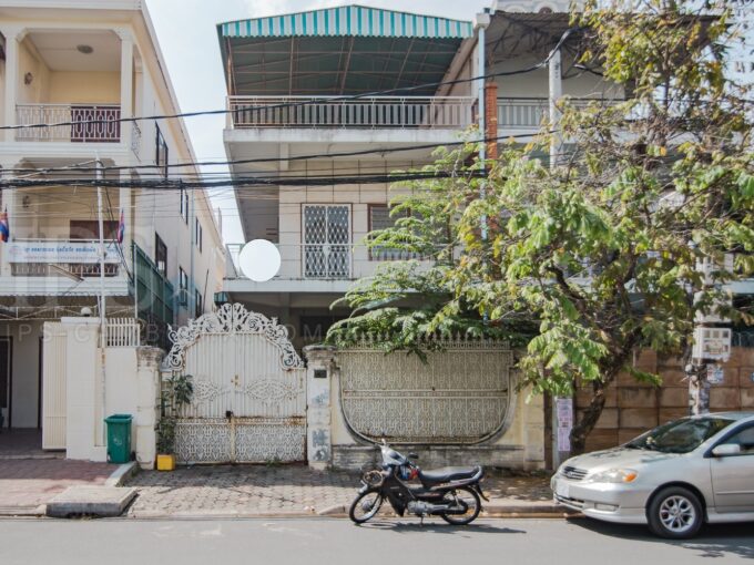 4 Bedroom House For Sale - Daun Penh