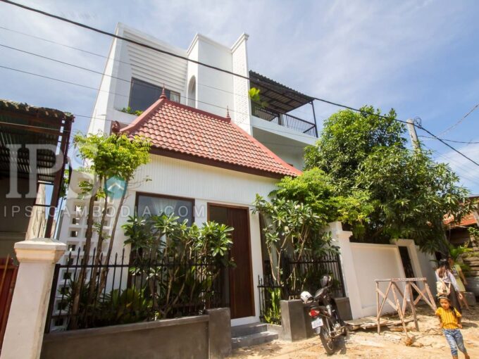 6 Bedroom  Villa For Sale - Slor Kram