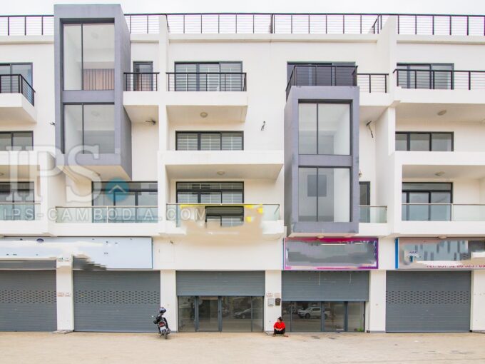 5 Bedrooms Shophouse For Sale - Chak Angrae Kraom