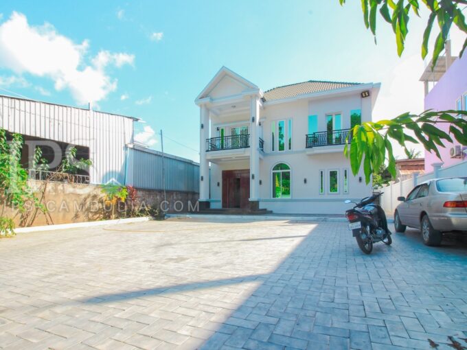 4 Bedroom Villa For Sale - Chbar Ampov