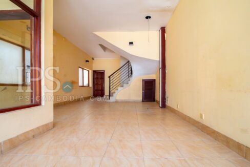 3 Floor ShopHouse For Rent - BKK1