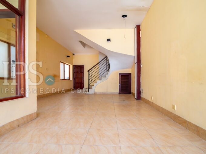 3 Floor ShopHouse For Rent - BKK1