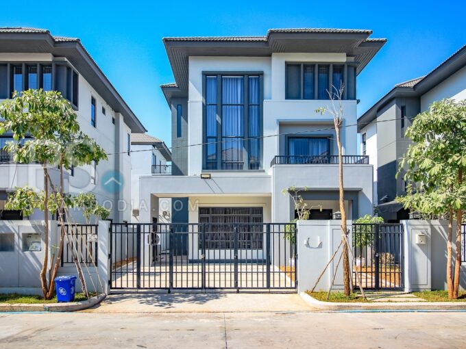 5 Bedroom Queen Villa For Sale - Russei Keo