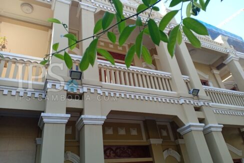 5 Rooms Corner Commercial Villa For Rent in BKK1