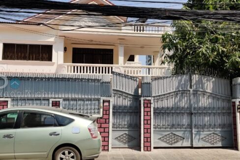 8 Rooms Commercial Villa For Rent in Daun Penh