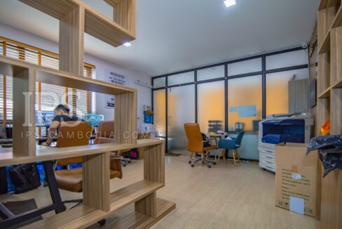 32 Sqm Office Space For Rent - Daun Penh