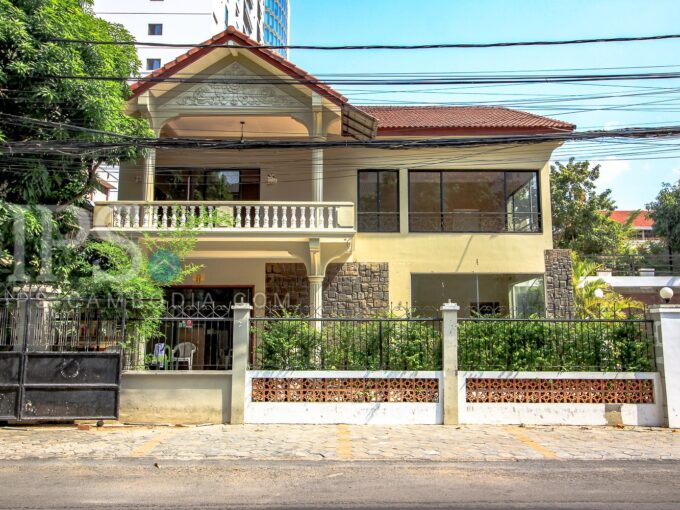 7 Bedroom Commercial Villa For Rent - BKK1